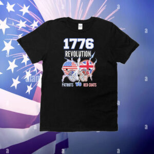 1776 Revolution Patriots Vs Red Coats Revolutionary Champs USA UK Helmets Flag T-Shirt